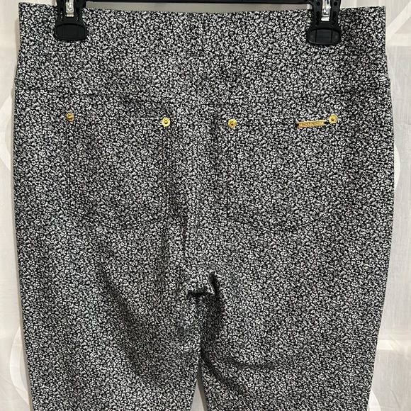 Michael Kors Black & White Floral Print Leggings, Size Medium - Picture 4 of 7